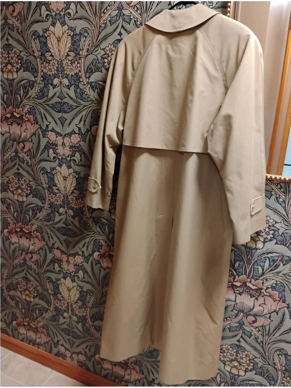 Vintage Burberrys Trench Coat - Single Breasted - Picture 7 of 16
